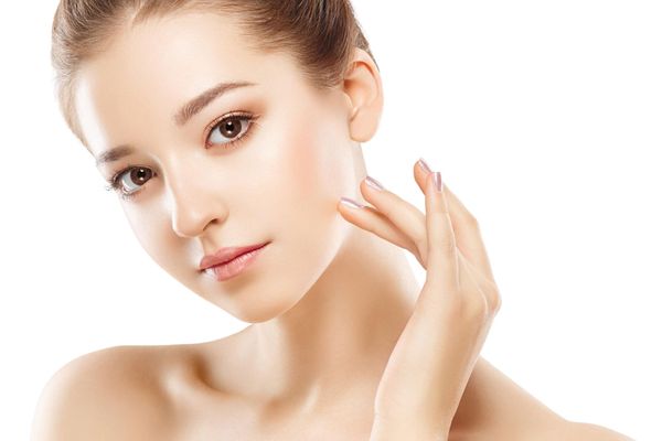 Làn da trắng hồng rạng rỡ chỉ với 5 bước skincare đơn giản mỗi tối