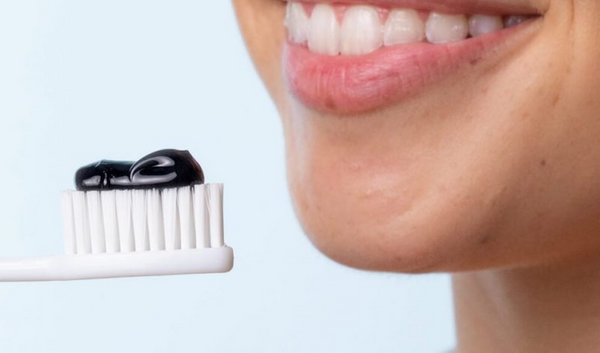 Tẩy tế bào chết cho môi bằng kem đánh răng có thực sự hiệu quả?
